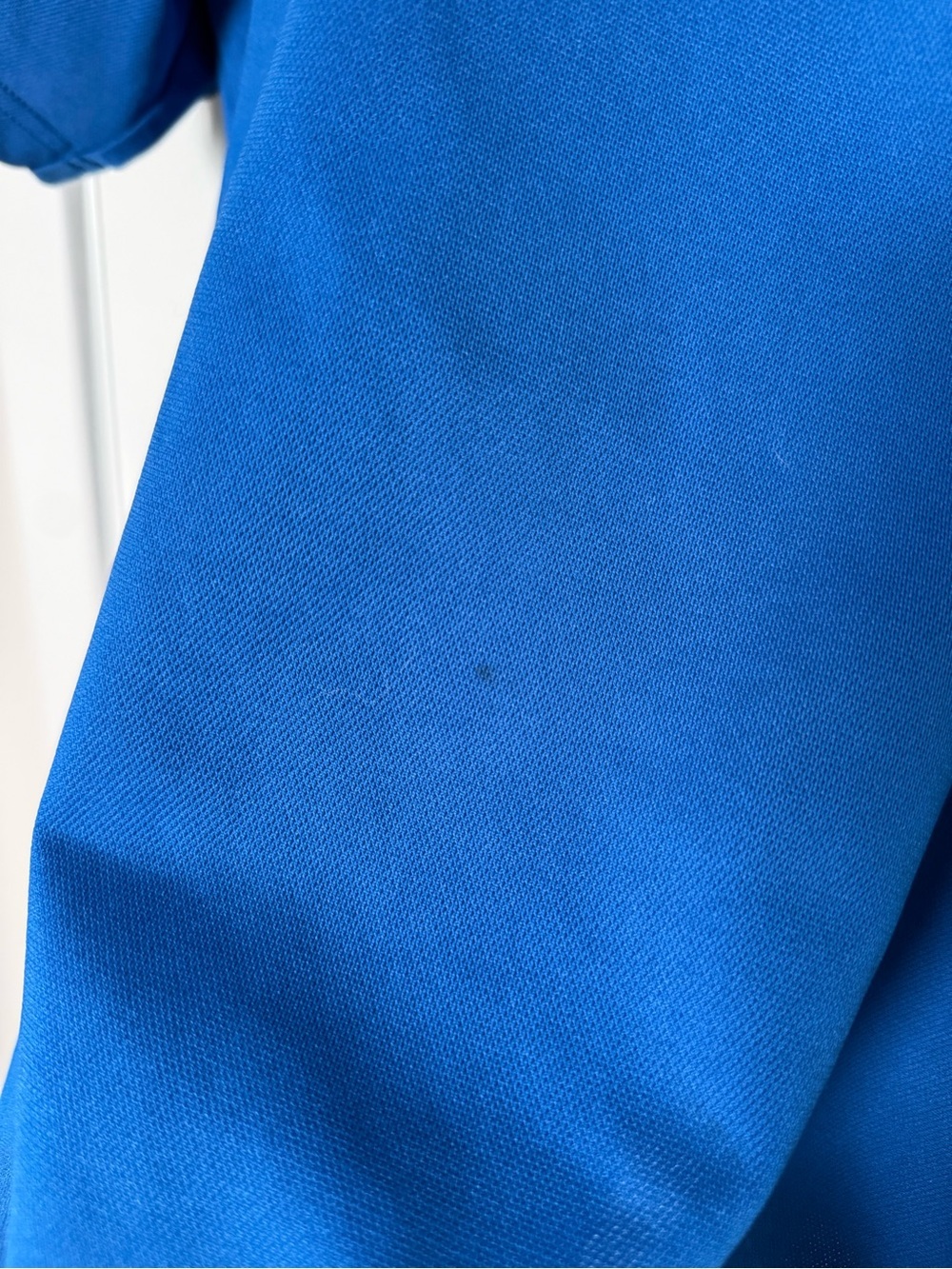 Vintage Y2K Nike Men's Royal Blue Short-Sleeve Athletic Jersey with White Accent - Picture 3 of 8